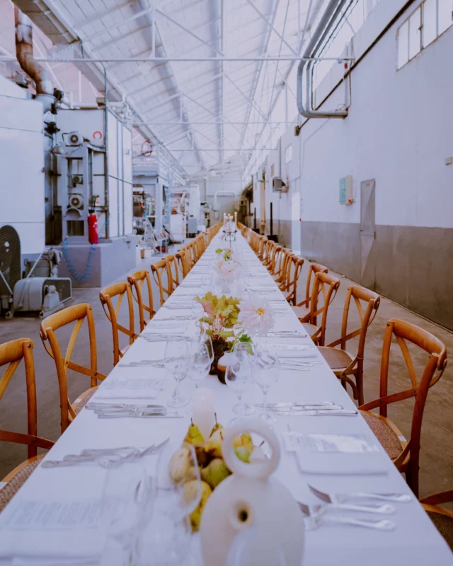 🍴 BANQUET n°6 : DIMANCHE 22 JUIN
🚩 JARDIN DU CHÂTEAU DU MARQUIS DE SADE
SAUMANE-DE-VAUCLUSE  C’est au cœur des jardins du Château de Saumane, que ce nouveau Banquet du Géant de l'AOC Ventoux prendra place. Une réouverture exclusive pour cet événement.
Qui vous donne un argument supplémentaire pour ne pas manquer la date.  Au menu ? Un déjeuner en 4 temps à partir de produits locaux et de saison élaboré par Olivier Laplaud ; un accord mets et vins par les vignerons de l’appellation Ventoux et un habillage sonore par Peck.  Un moment suspendu pour savourer l’art de vivre en Ventoux.  🎟 RÉSERVATIONS OBLIGATOIRES. Places limitées
➔ https://boutique.islesurlasorguetourisme.com/repas-et-degustations/les-banquets-du-geant  Cet évènement bénéficie du soutien financier du @departementdevaucluse.  @explore.rhonevalley @islesurlasorguetourisme @maregionsud @provenceguide